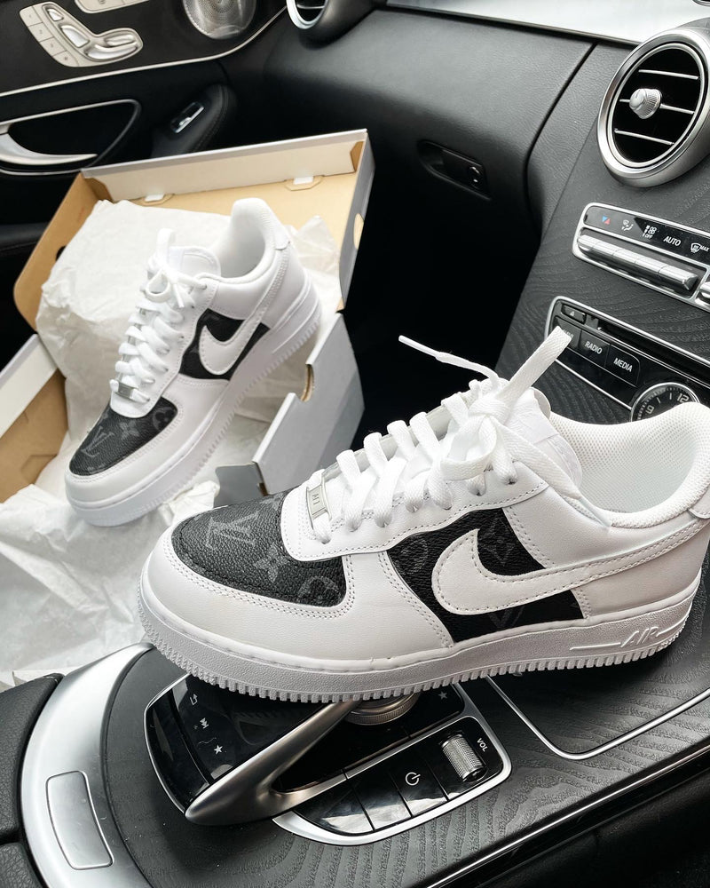 Air Force 1 - White | Black • Mon