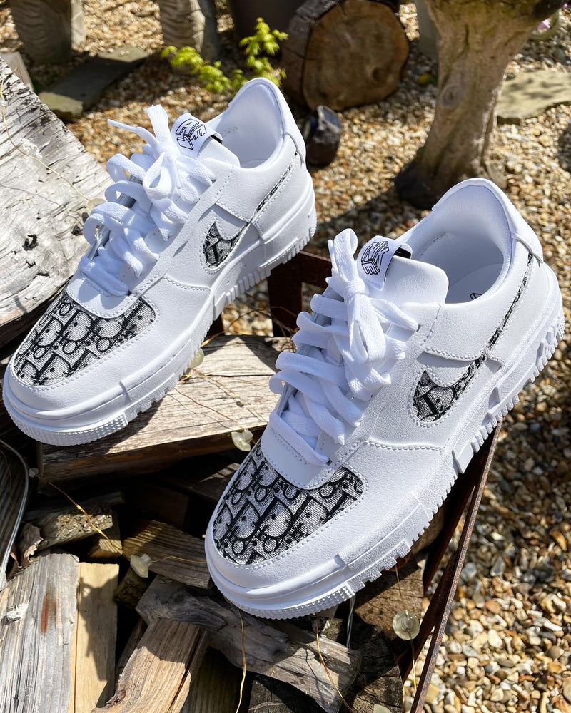 Air Force 1 Pixel • White | Black