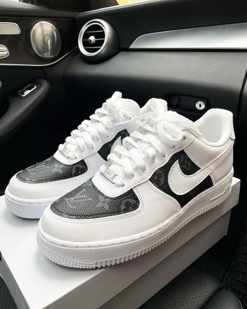 Air Force 1 - White | Black • Mon