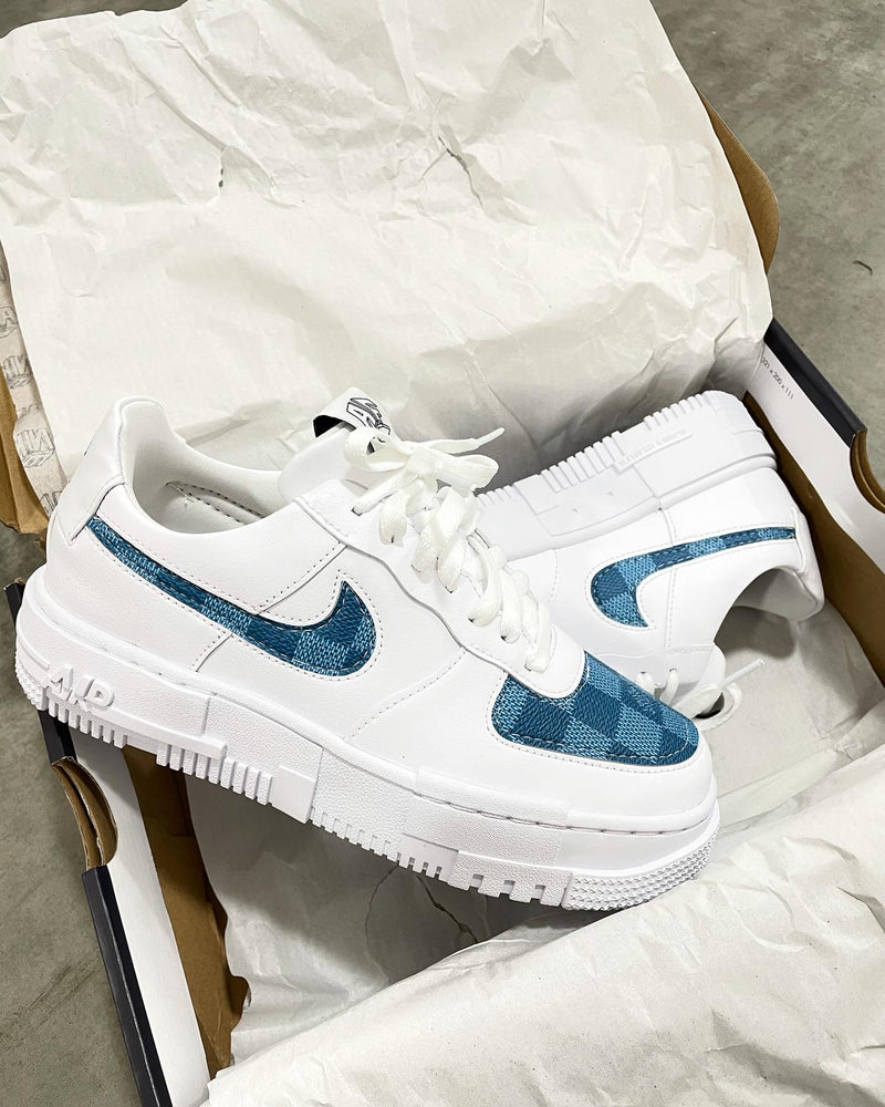 AF-1 Pixel • White | Blue • Square Mon
