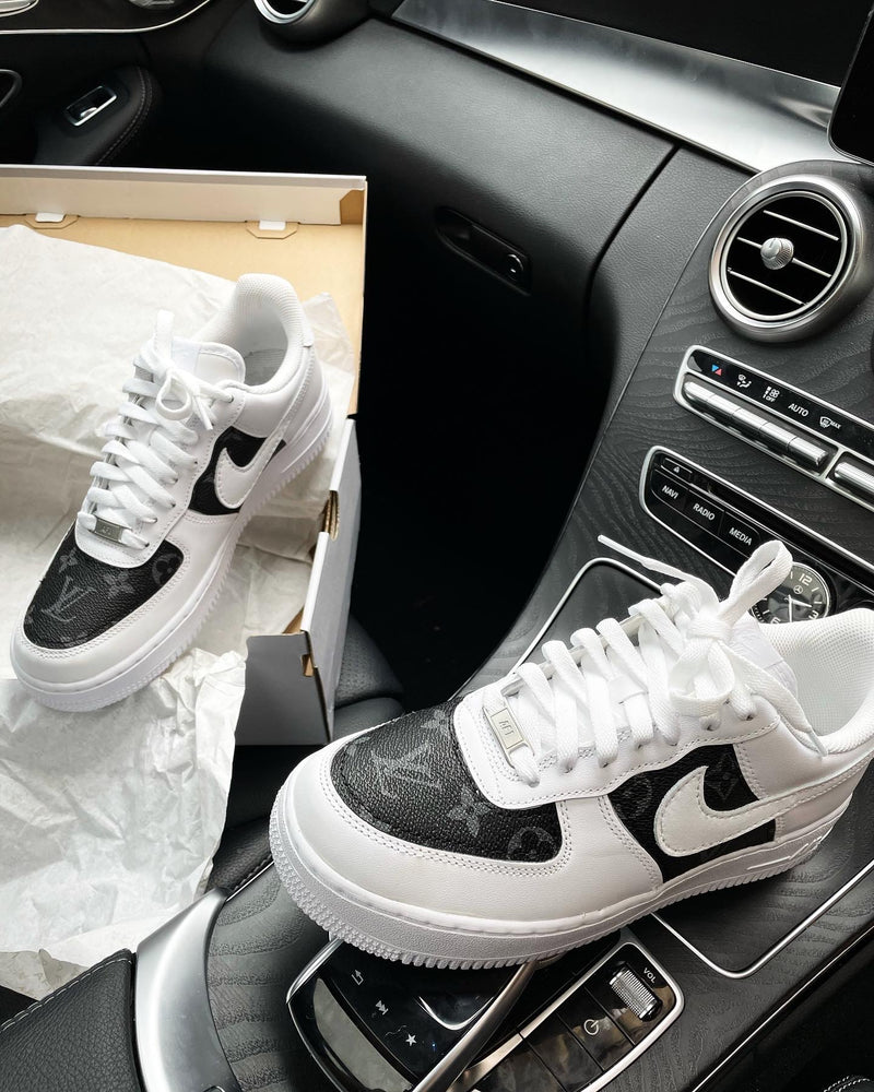Air Force 1 - White | Black • Mon
