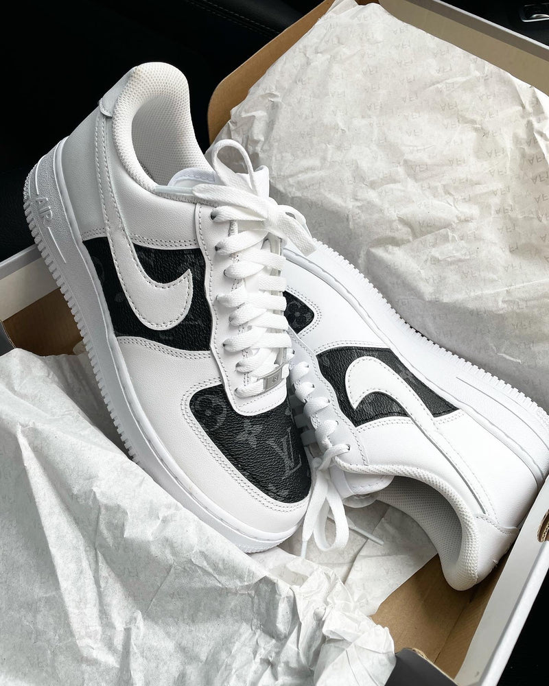 Air Force 1 - White | Black • Mon