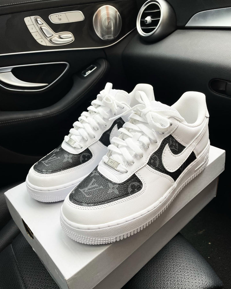 Air Force 1 - White | Black • Mon