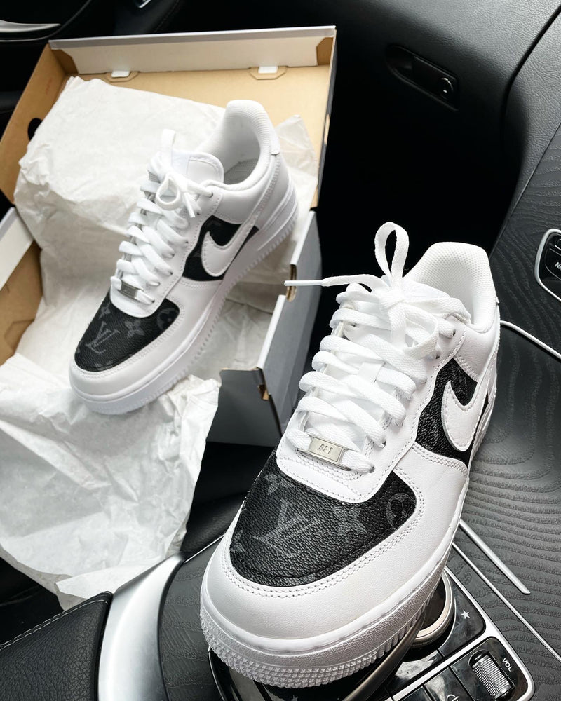 Air Force 1 - White | Black • Mon