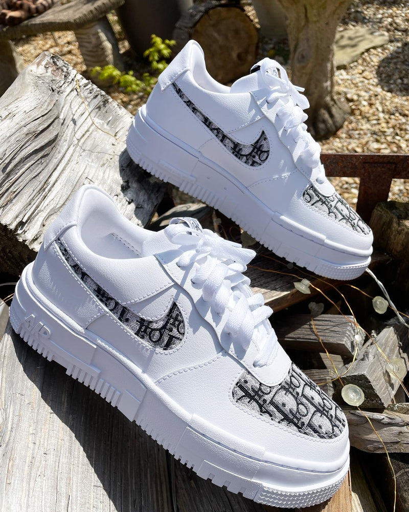 Air Force 1 Pixel • White | Black